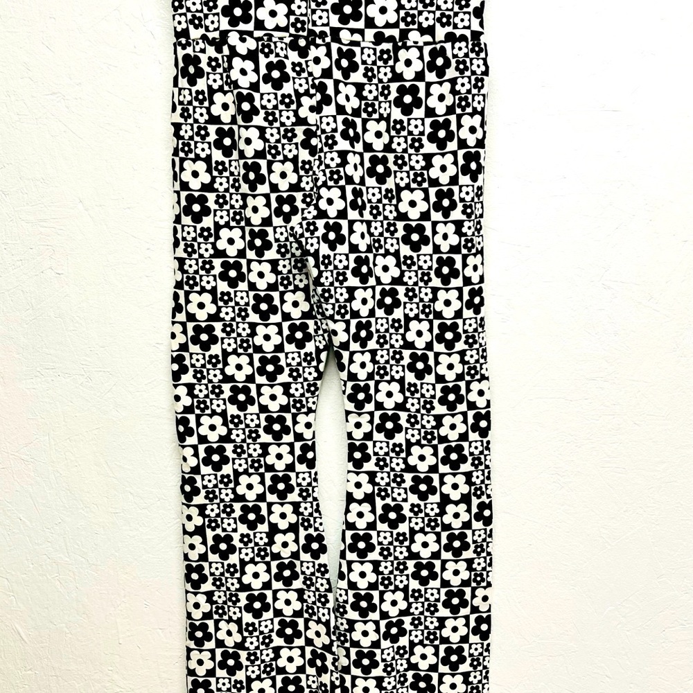 WILD Fable Black/ White Floral Check High Waistband Yoga Flare Pant-M - Picture 4 of 7